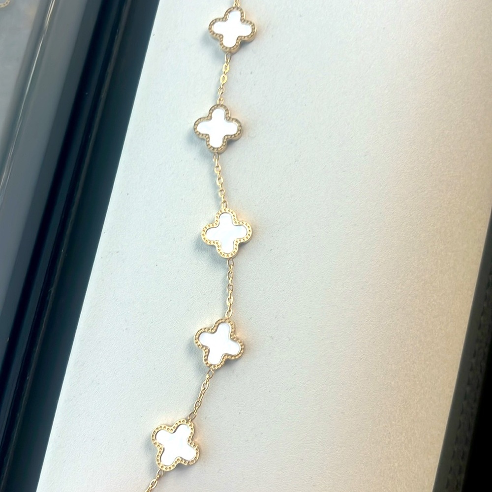 Gold mother of pearl flower bracelet